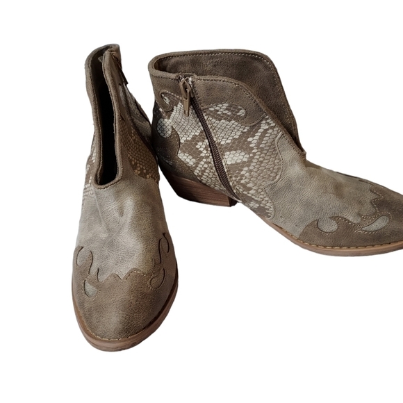 Very G Shelby women's ankle boots cream snake print 6.5 - Picture 2 of 16